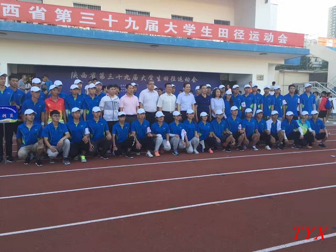 nEO_IMG_体育教育系2014级200余名学生承担大运会裁判员工作.jpg